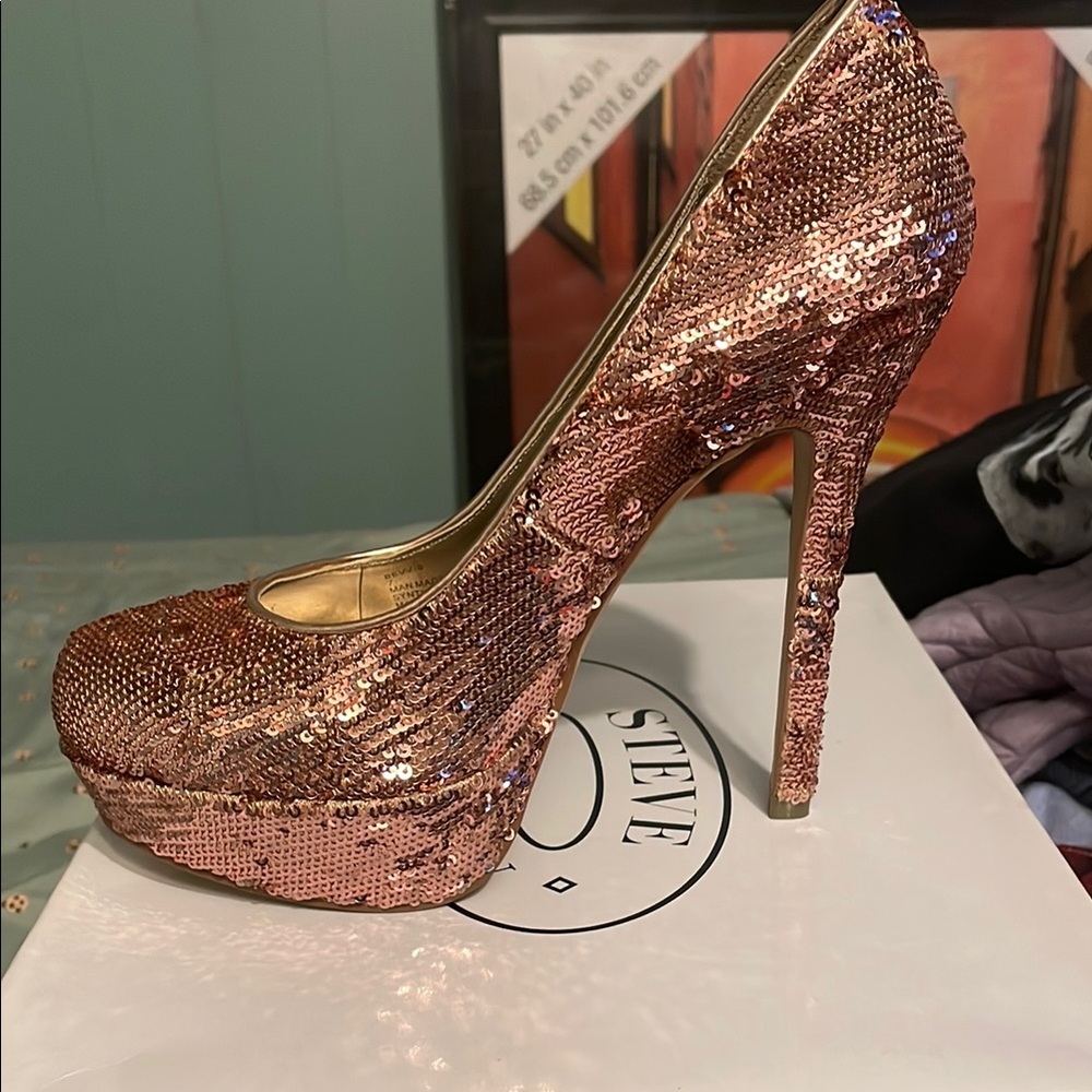 Steve Madden gold sequin Heels 7 heels pumps matching jacket and bag